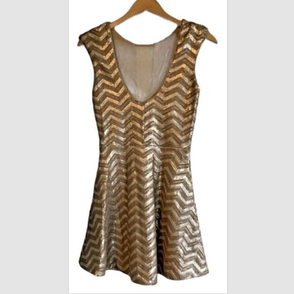 BEBE Frosty Zig-Zag Sequin Sleeveless Flare Party Dress Sz S Gold #167D - Picture 7 of 14